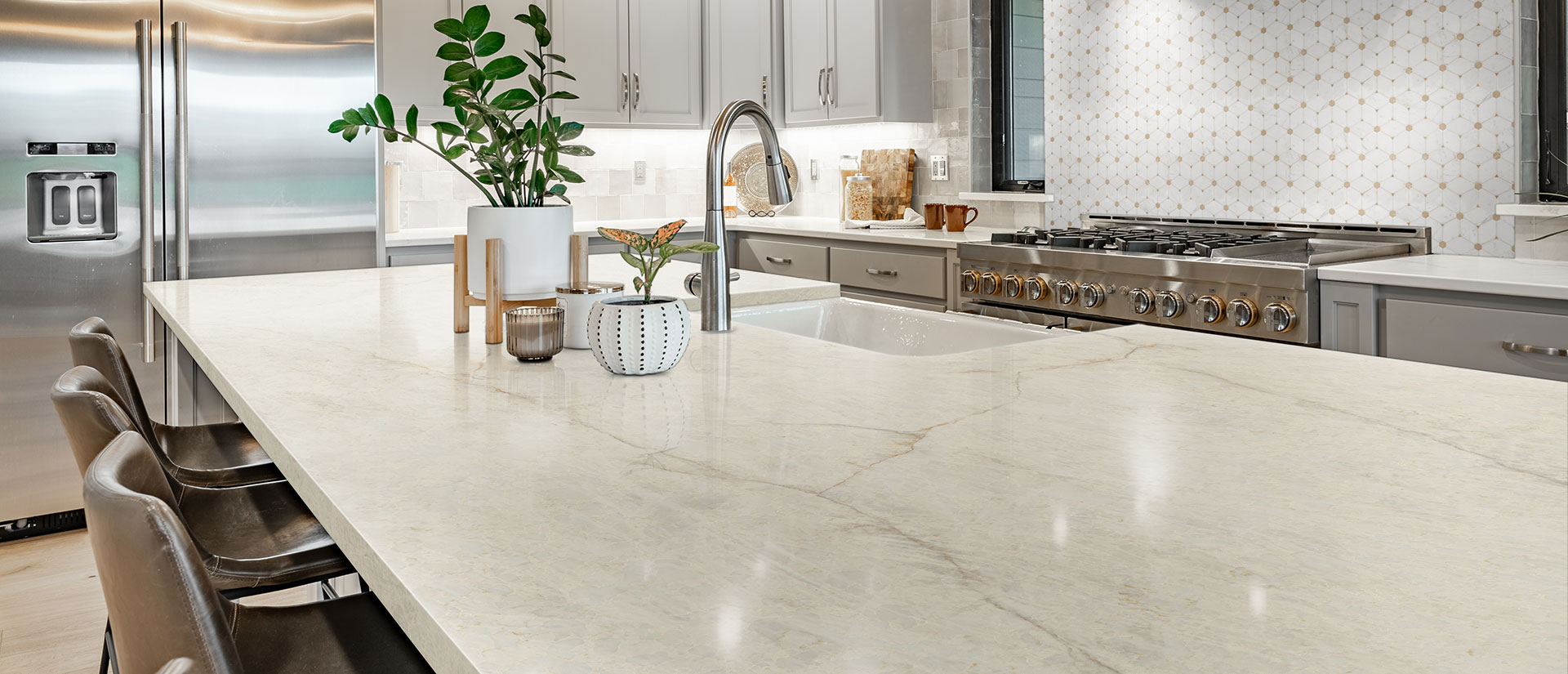 Close view of Solitaj quartz in kitchen