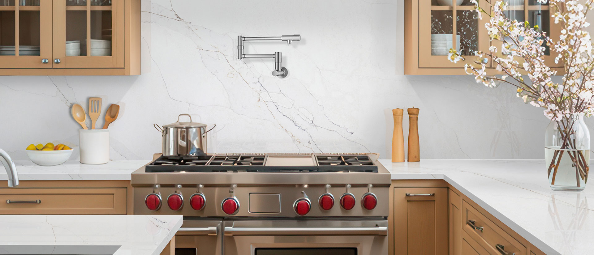 Kitchen with Calacatta Abezzo quartz countertops
