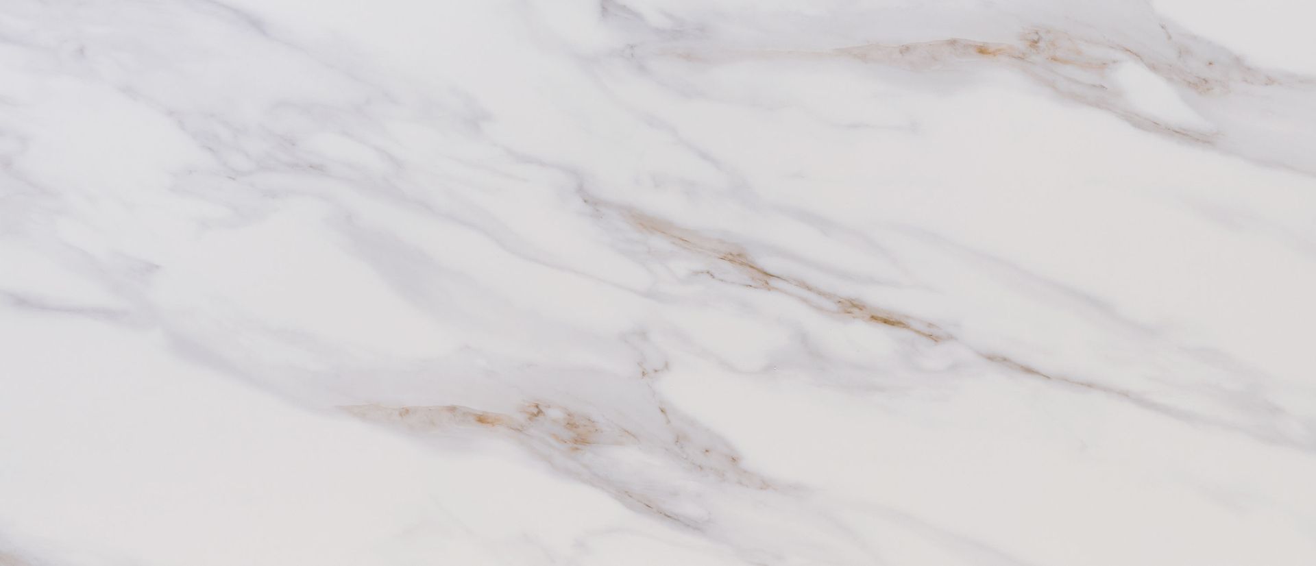 Close-up of Calacatta Castana quartz pattern