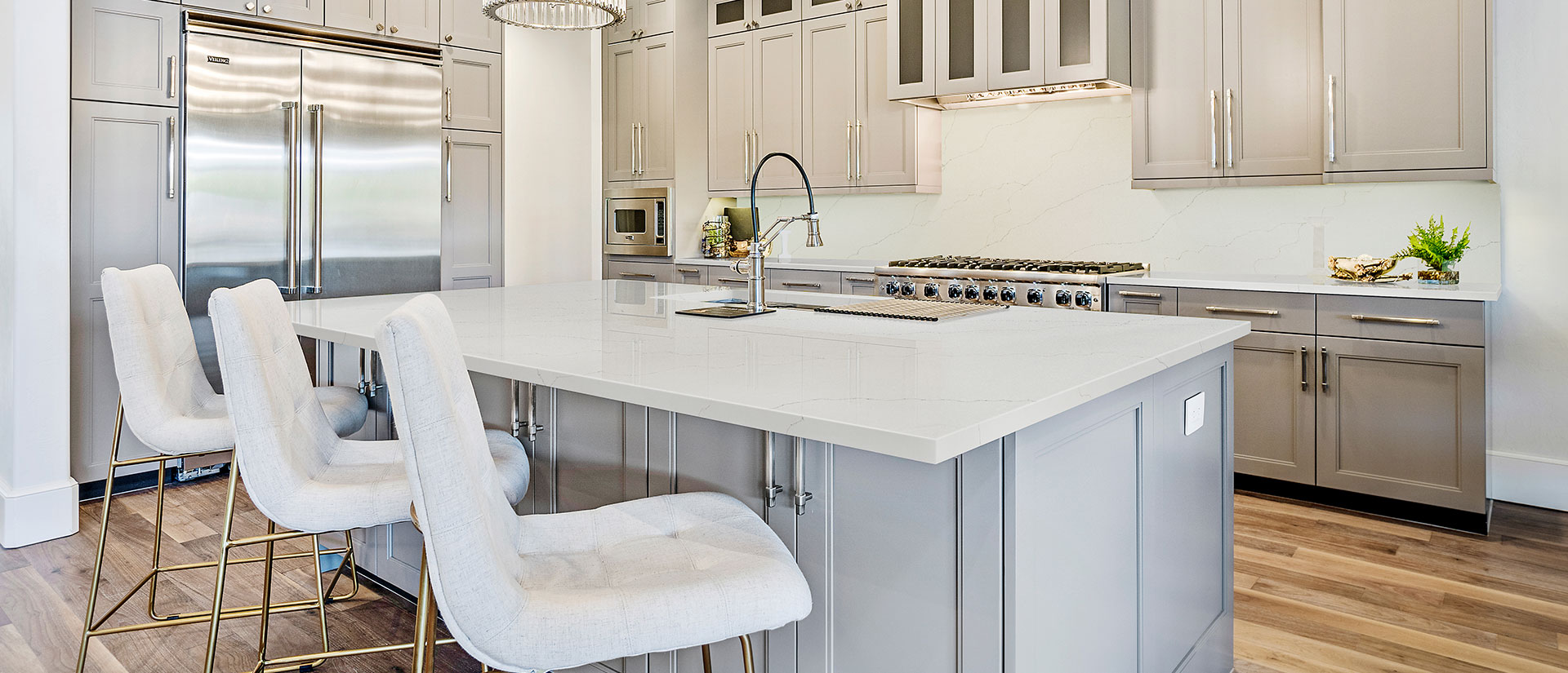 Kitchen with Calacatta Duolina quartz countertops