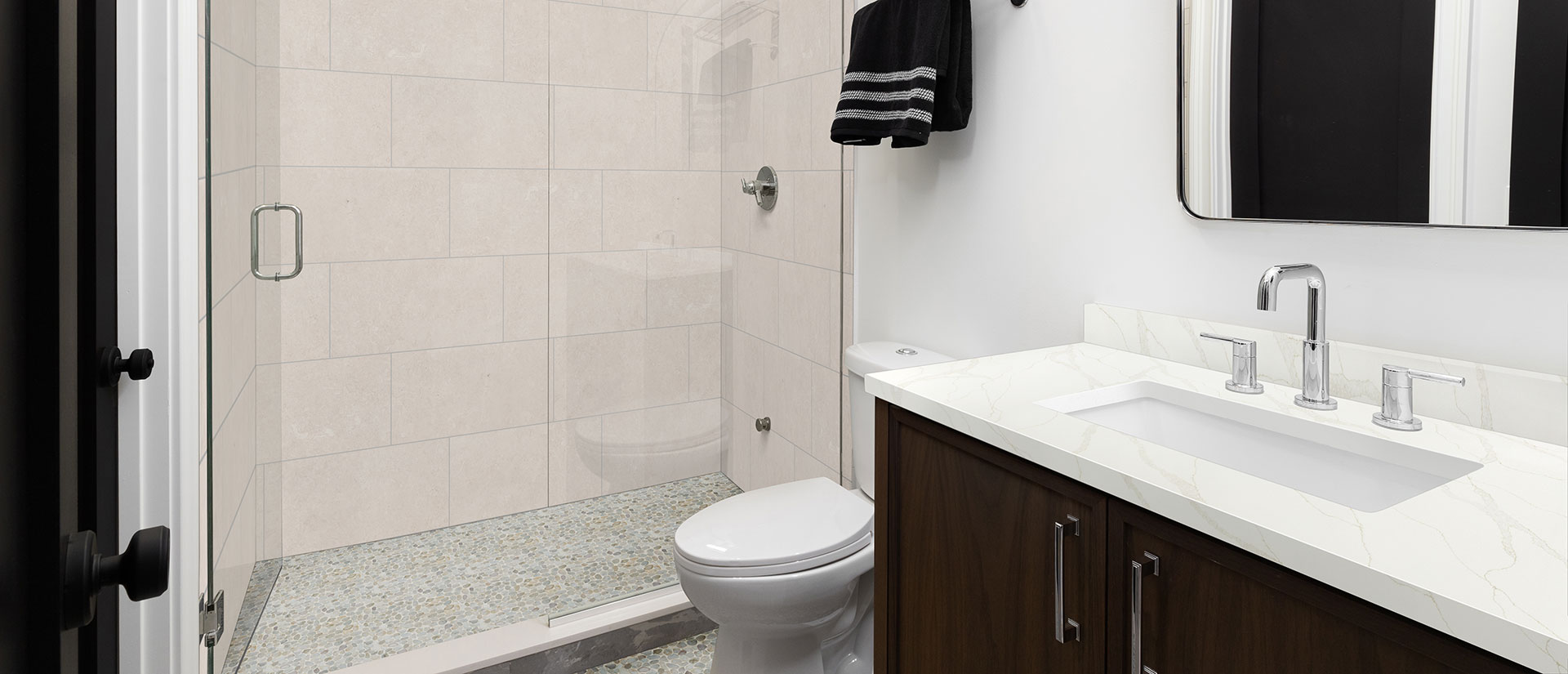 Bathroom vanity with Calacatta Elysio quartz countertop