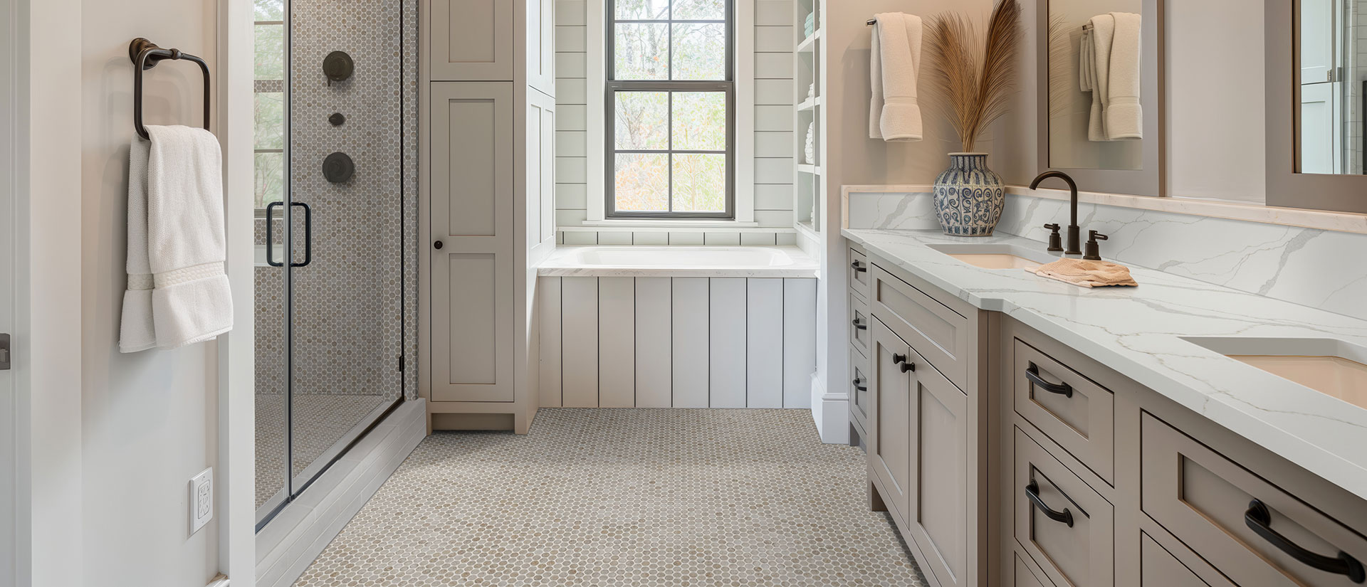 Bathroom vanity with Calacatta Idillio quartz countertop