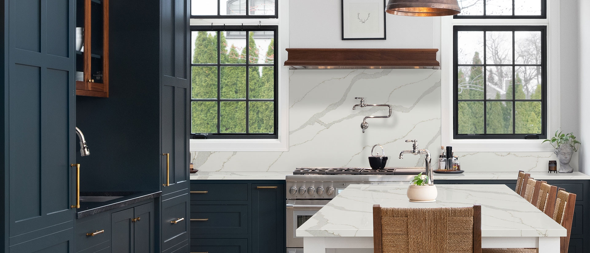 Close view of Calacatta Idillio quartz in kitchen