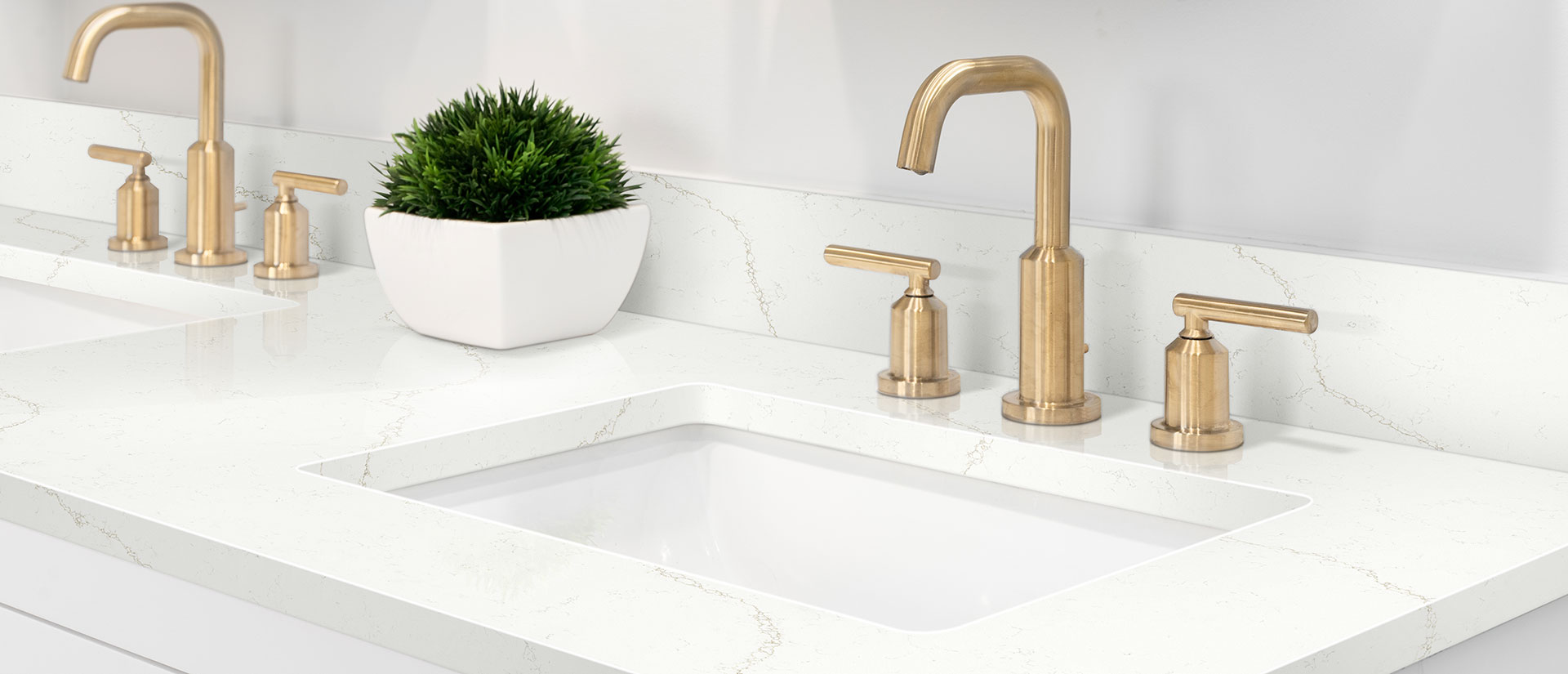 Bathroom with Calacatta Rusta quartz vanity
