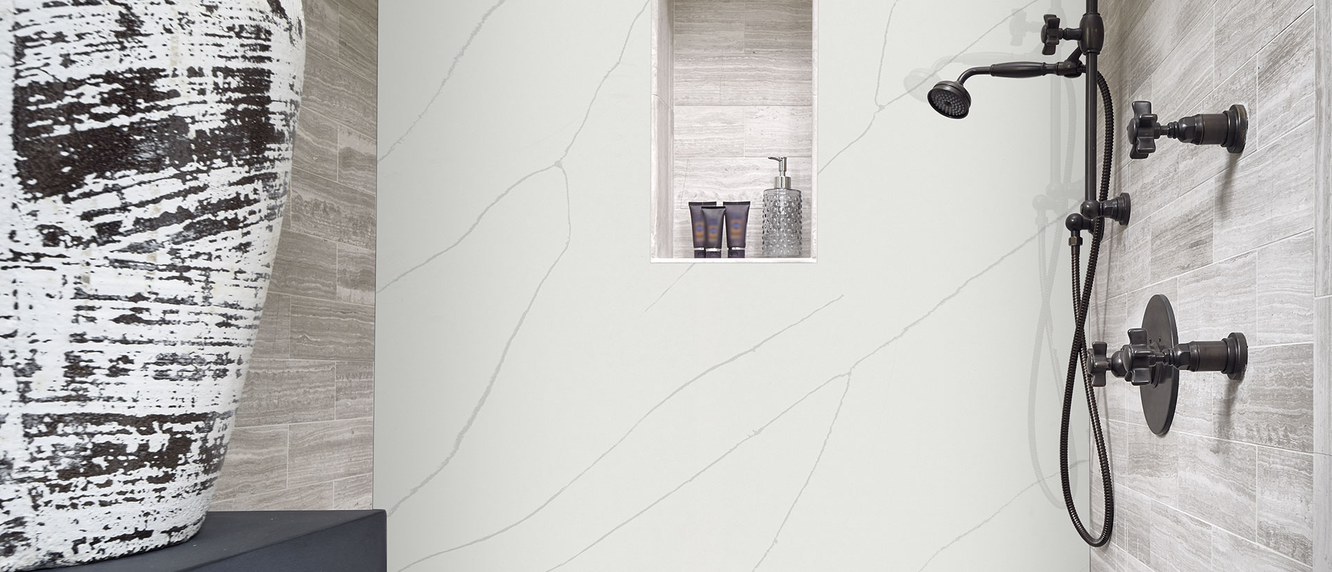 Bathroom with Calacatta Ultra quartz vanity