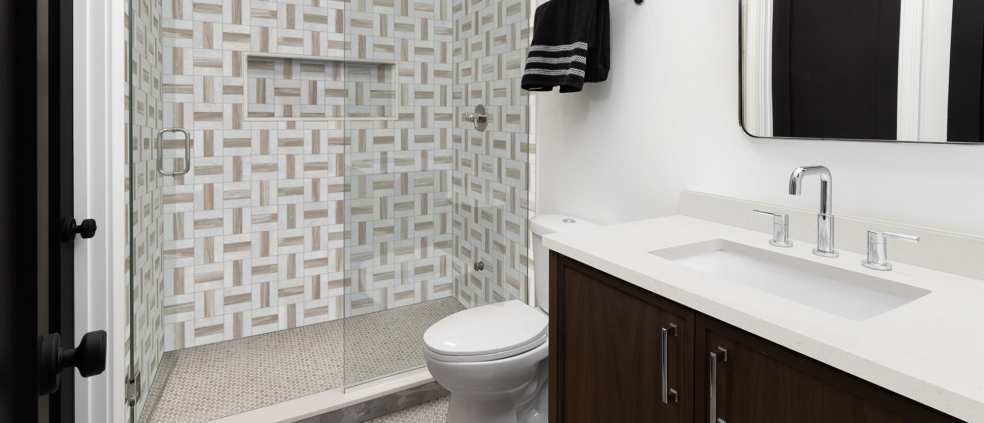 Bathroom with Carrara Miksa quartz vanity
